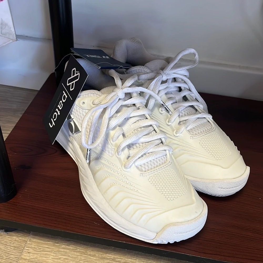 NWT 5.5 Yonex Eclipson White Tennis Shoe